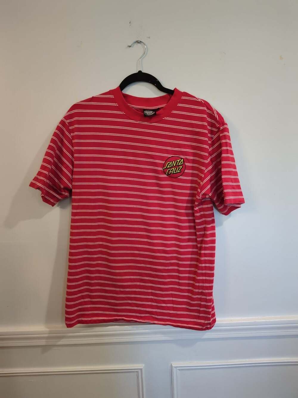 Santa Cruz Striped T-Shirt Men's Medium Red White Embroidered Chest Logo